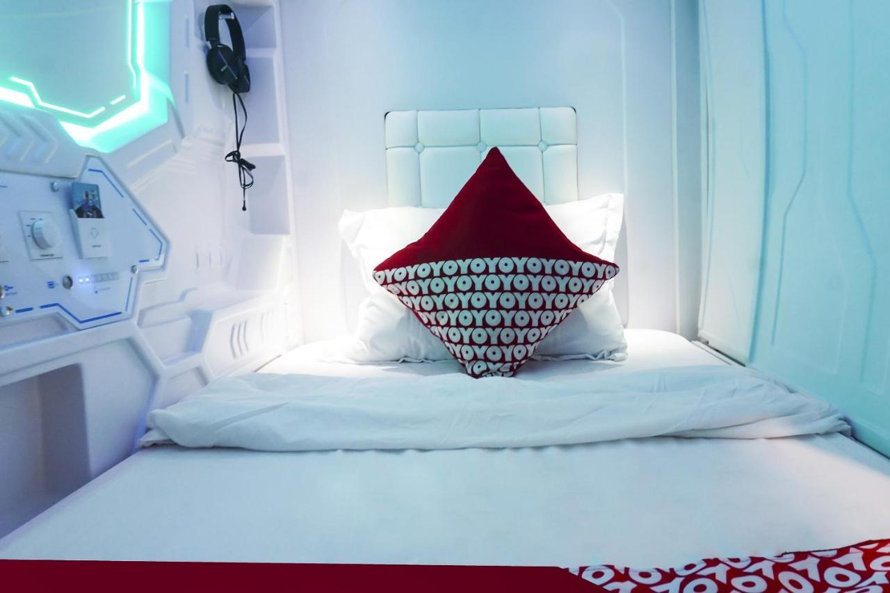 Super Oyo 91328 Fiducia Capsule Hotel Jakarta Kültér fotó