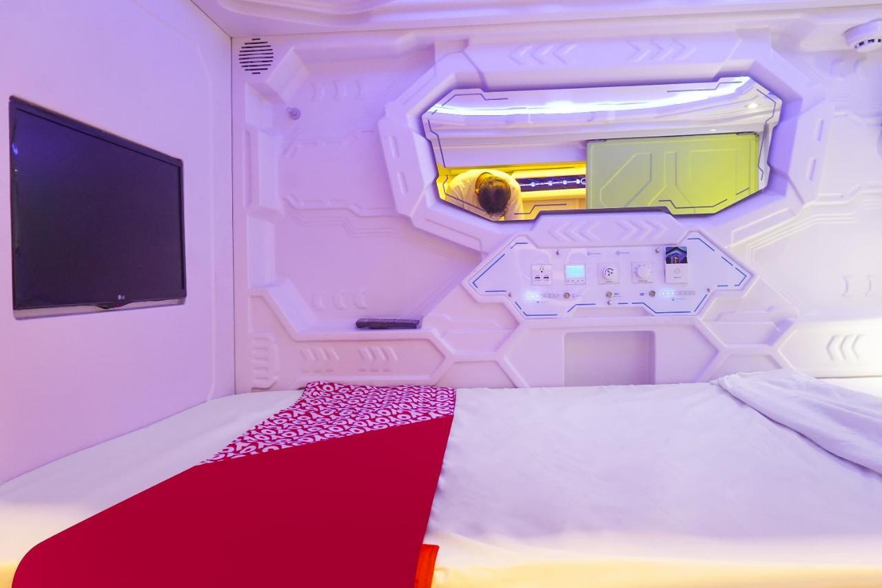 Super Oyo 91328 Fiducia Capsule Hotel Jakarta Kültér fotó