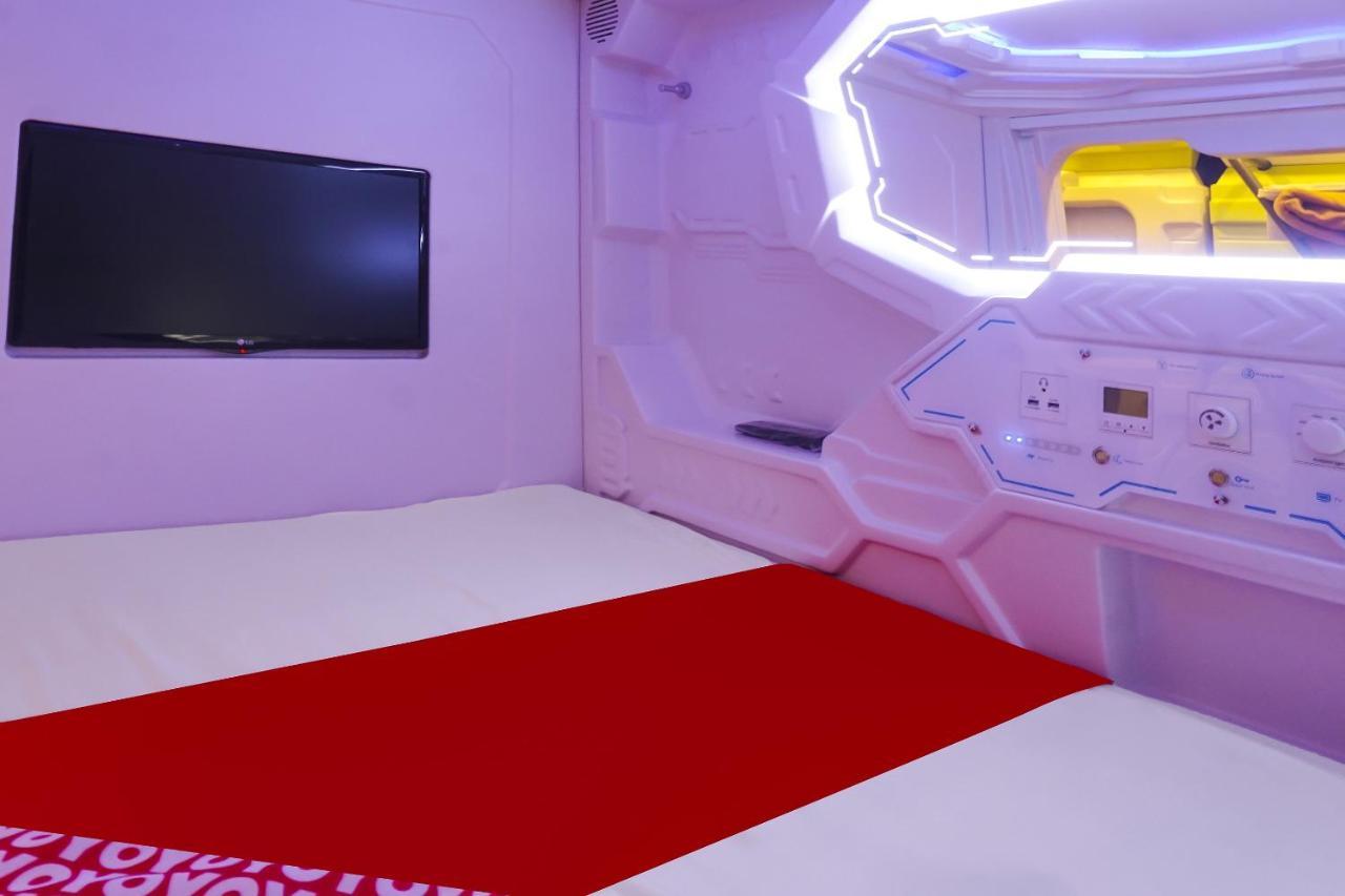 Super Oyo 91328 Fiducia Capsule Hotel Jakarta Kültér fotó